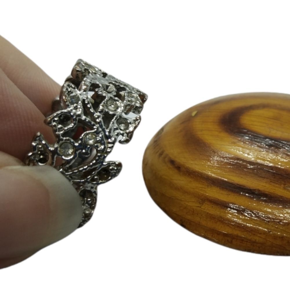 Elegant vines silver crystal ring size 6